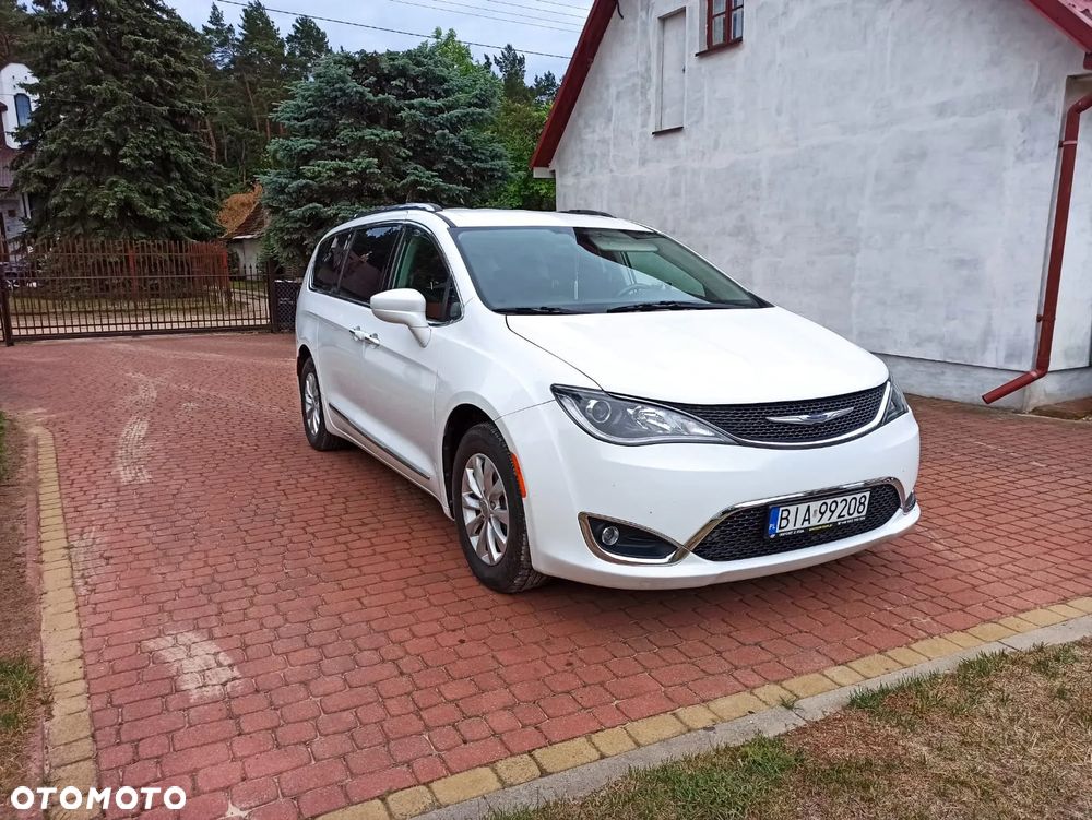 Chrysler Pacifica - 4