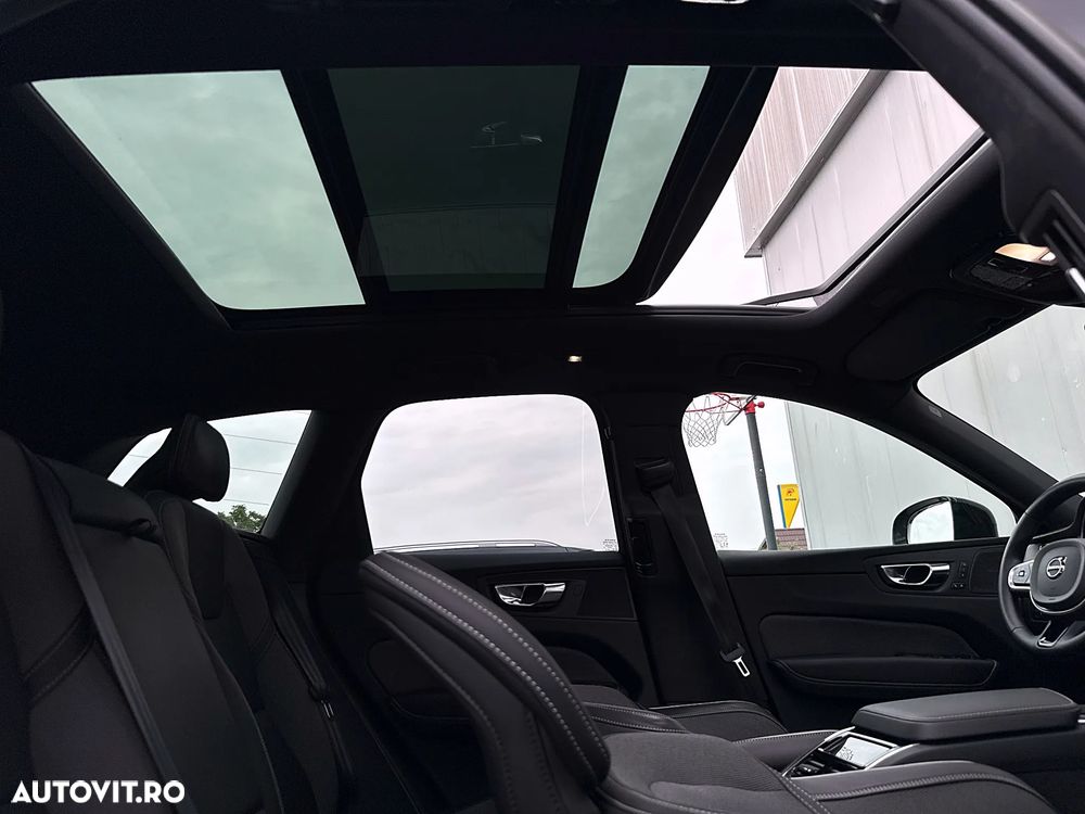 Volvo XC 60 B4 D AWD Plus Dark - 17