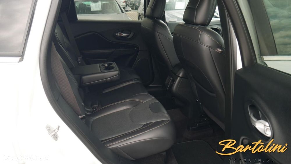 Jeep Cherokee - 14