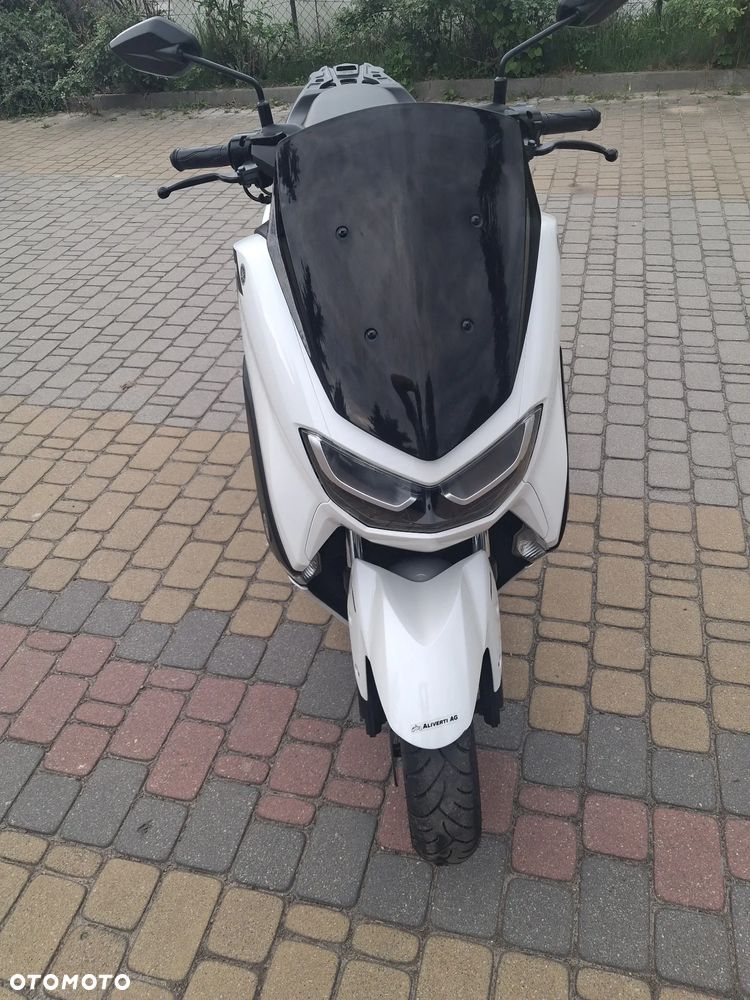 Yamaha NMAX - 11