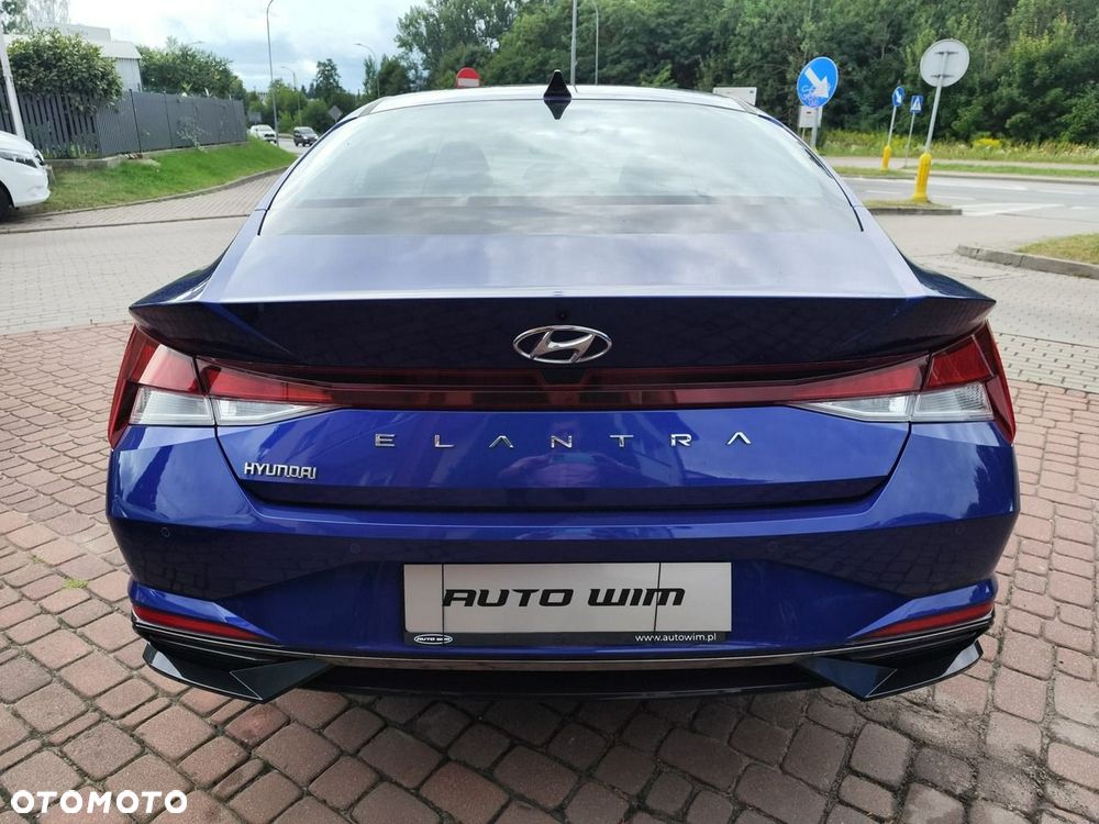 Hyundai Elantra - 10