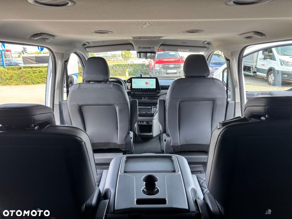 Ford Tourneo Custom - 30
