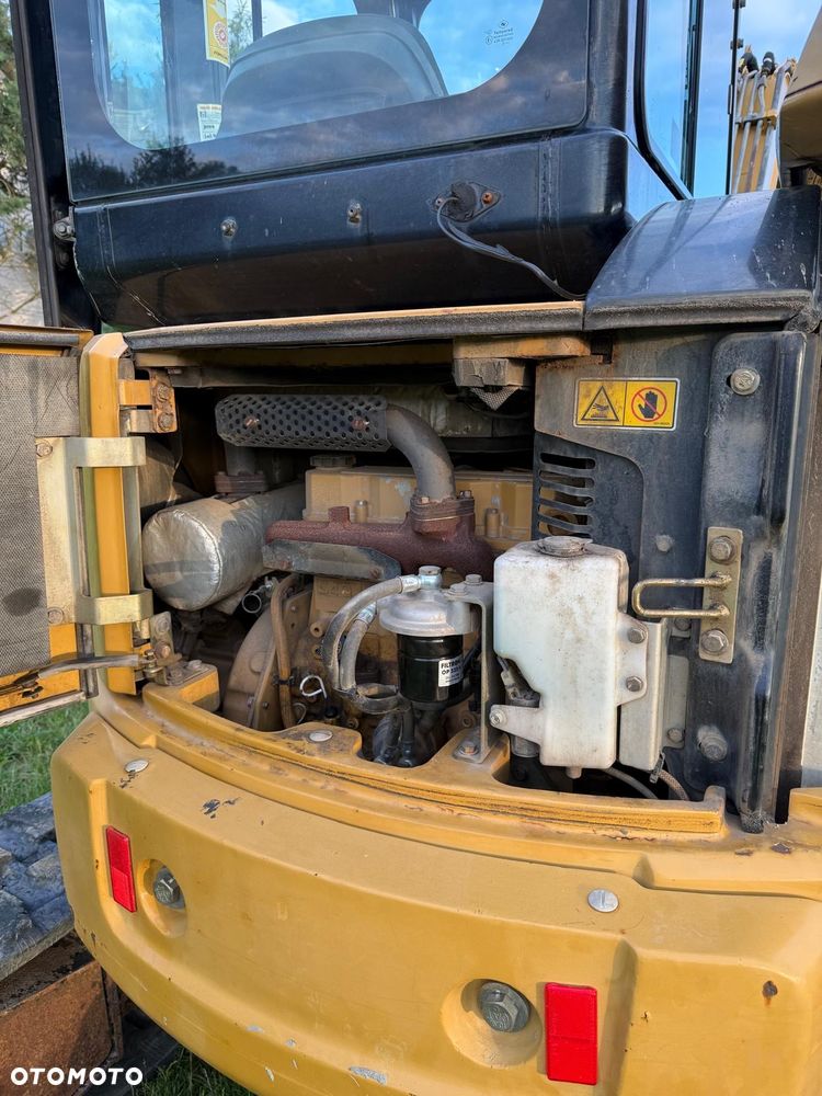 Caterpillar - 15