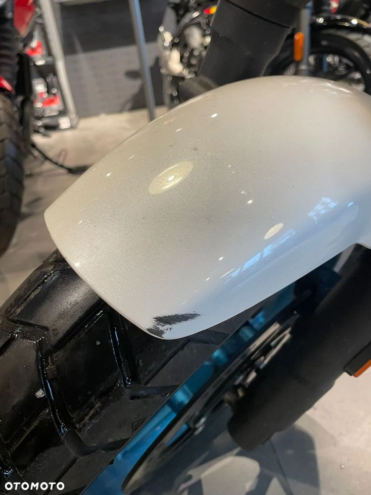 Royal Enfield Guerrilla - 8