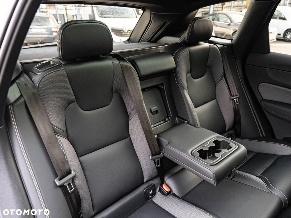 Volvo XC 60 B5 B AWD Plus Dark - 26