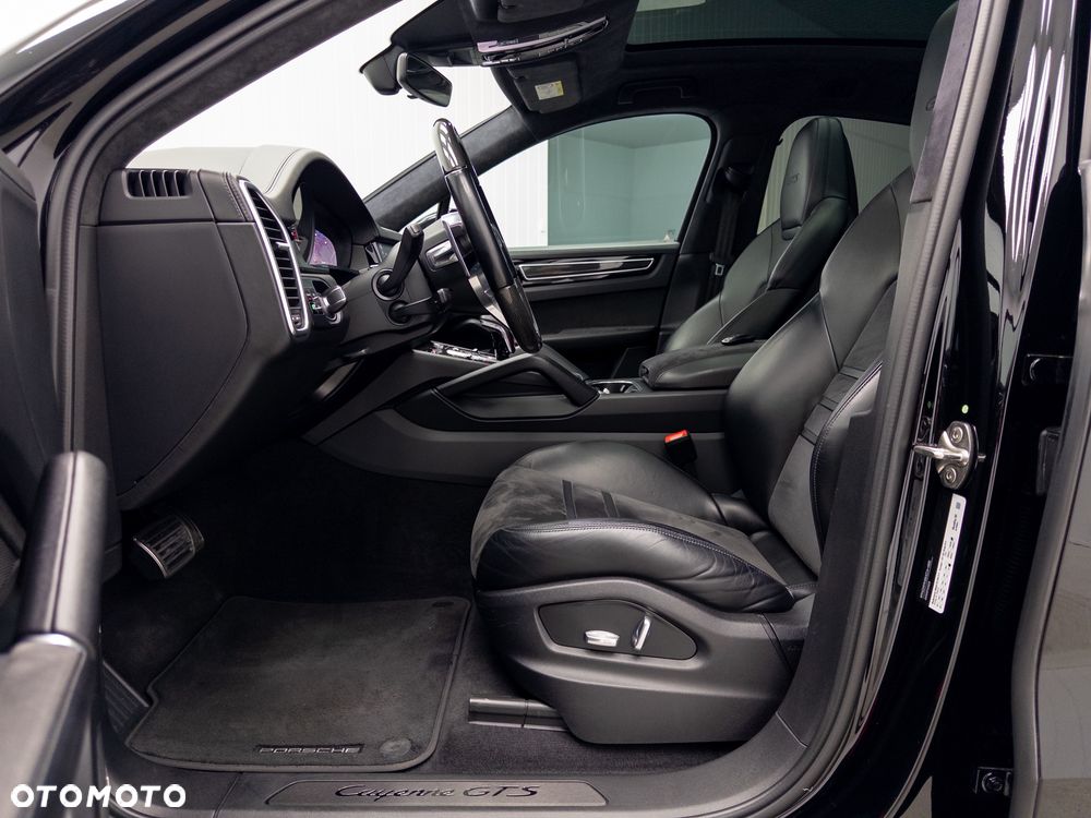 Porsche Cayenne GTS - 27