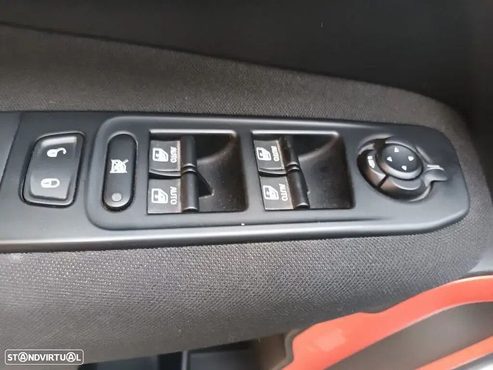 Jeep Renegade 1.0 T Orange Edition - 25