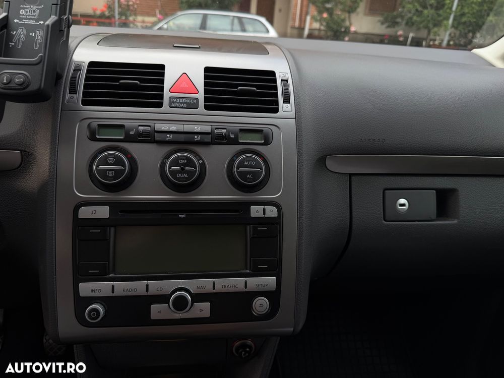 Volkswagen Touran 2.0 TDI Highline - 13