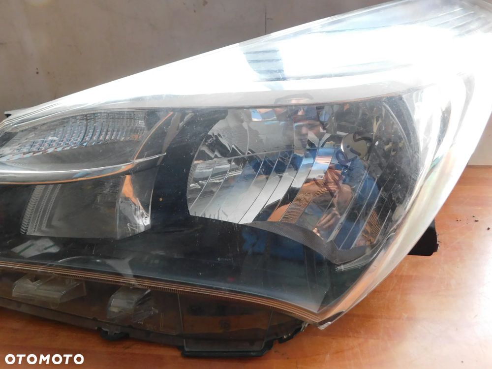 lampa lewa przód TOYOTA YARIS III LIFT FL  EUROPA - 3