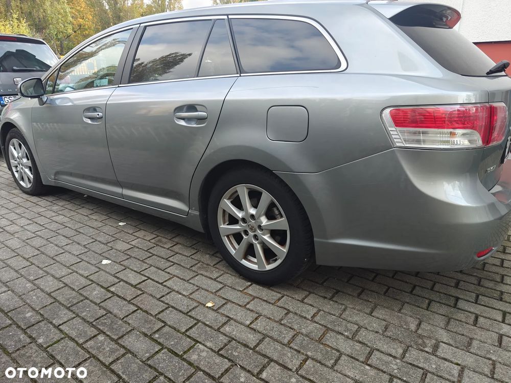 Toyota Avensis 2010 photo 4