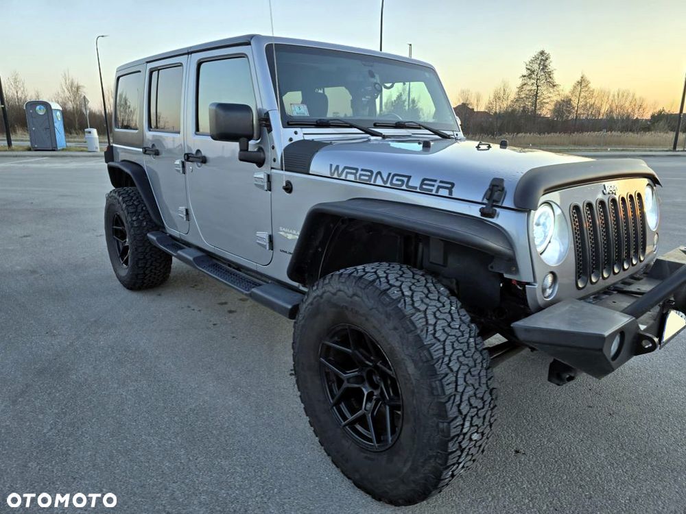 Jeep Wrangler 3.6 Unlim Sahara - 25