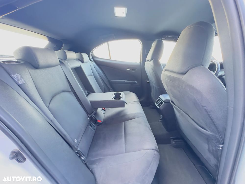 Lexus UX 250h Business Edition - 20