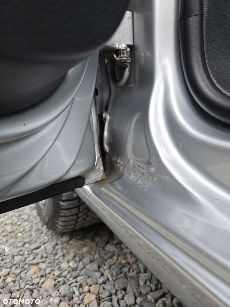 Volkswagen Golf 1.6 TDI DPF Comfortline - 26