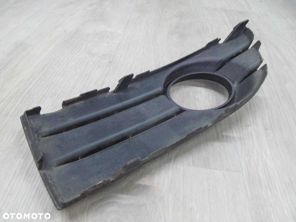VOLVO C30 06-10 KRATKA ATRAPA HALOGENU ZDERZAKA PRAWA 30657196 - 6