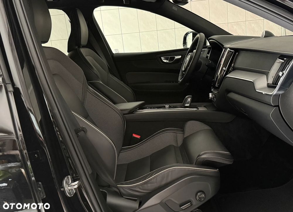 Volvo XC 60 B4 D AWD Plus Dark - 10