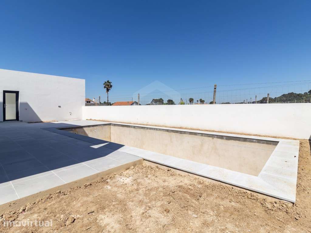 Moradia Isolada T4 com Piscina com vista desafogada para a Serra - Grande imagem: 5/51