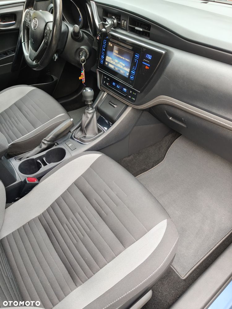 Toyota Auris 1.6 Prestige - 17