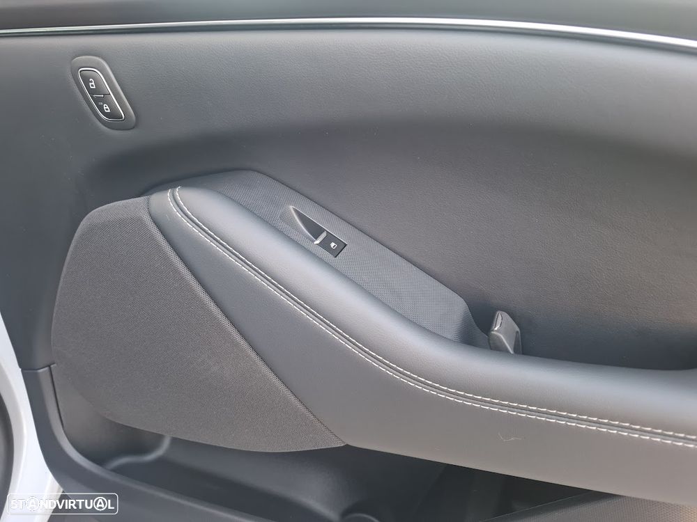 Ford Mustang Mach-E Premium - 43