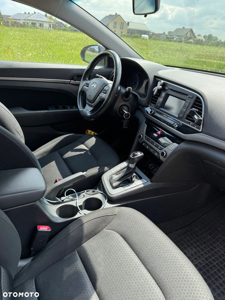 Hyundai Elantra 1.6 Style - 9