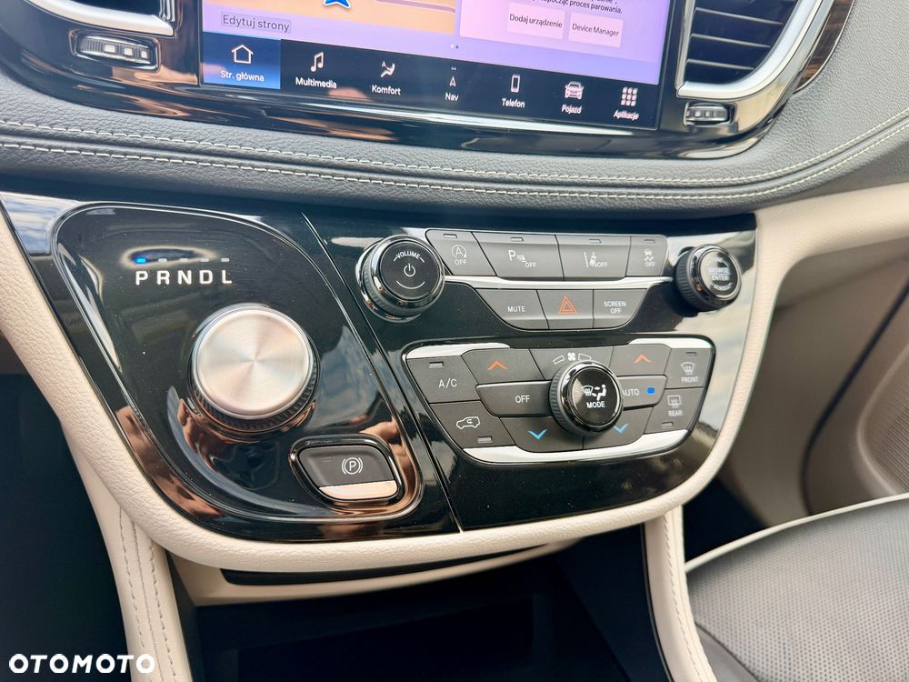 Chrysler Pacifica - 30