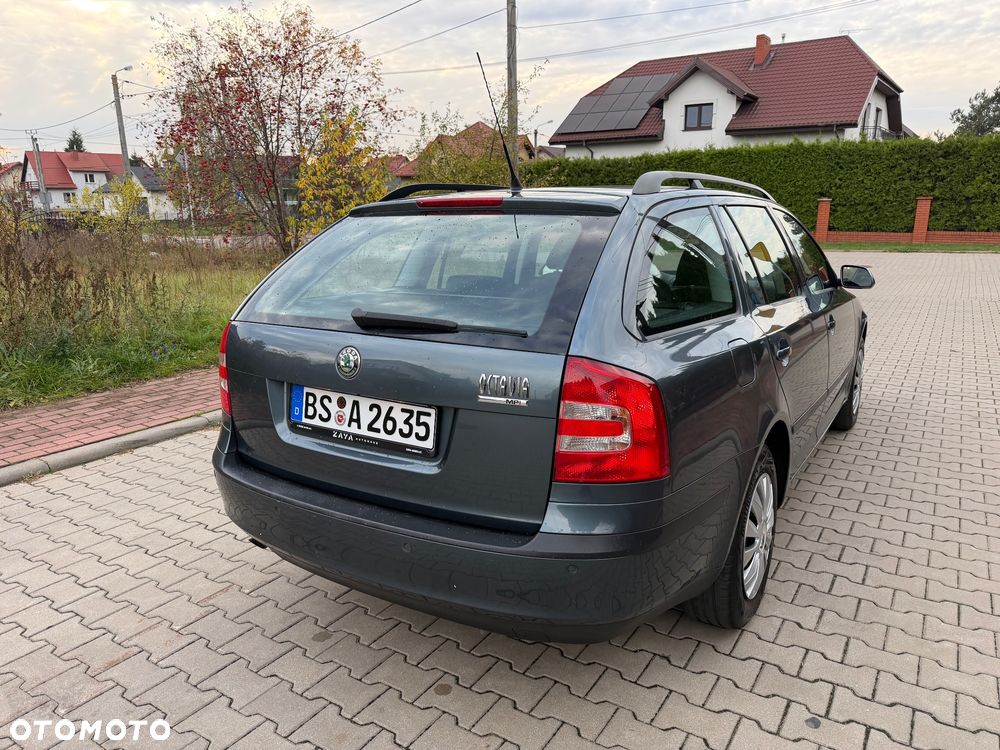 Skoda Octavia 1.6 Combi Ambiente - 15