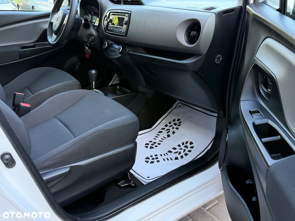 Toyota Yaris Hybrid 100 Active - 20