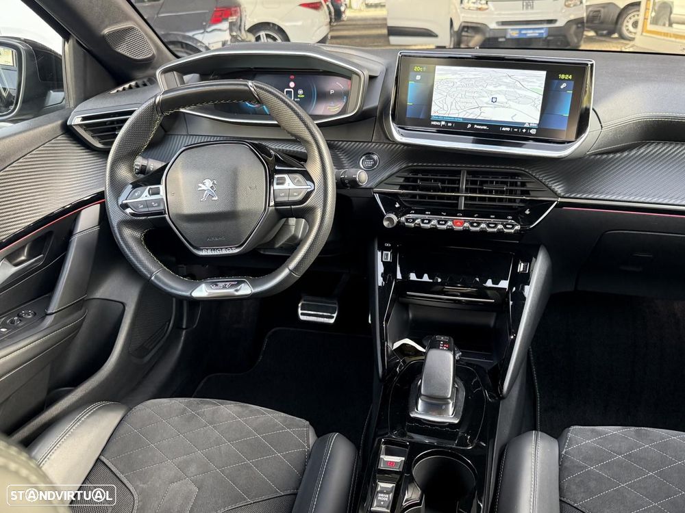 Peugeot e-208 GT - 38