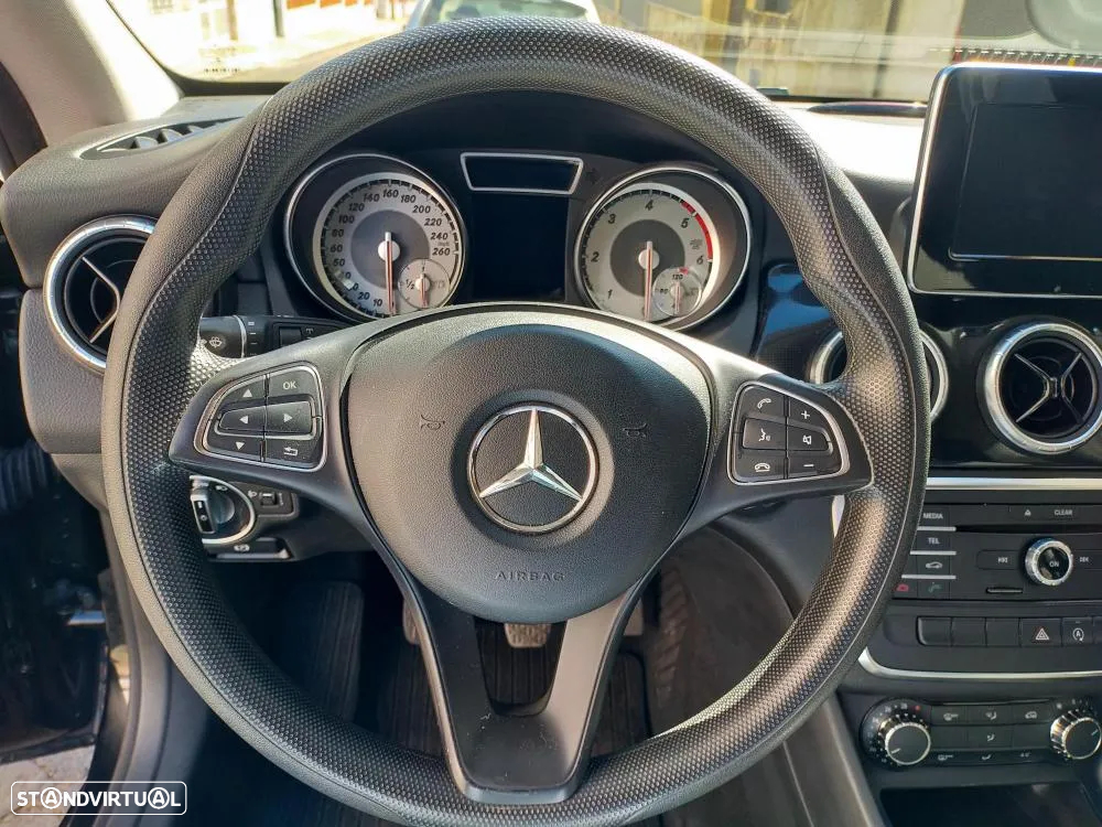 Mercedes-Benz CLA 180 d Shooting Brake Urban - 16