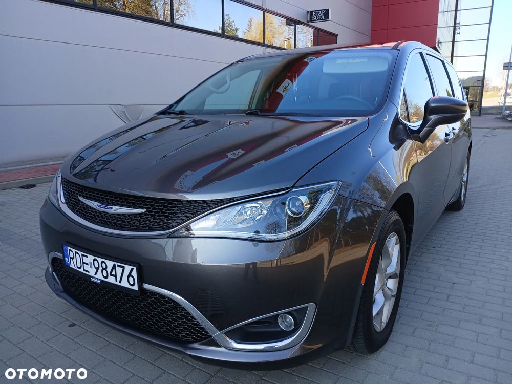 Chrysler Pacifica - 4