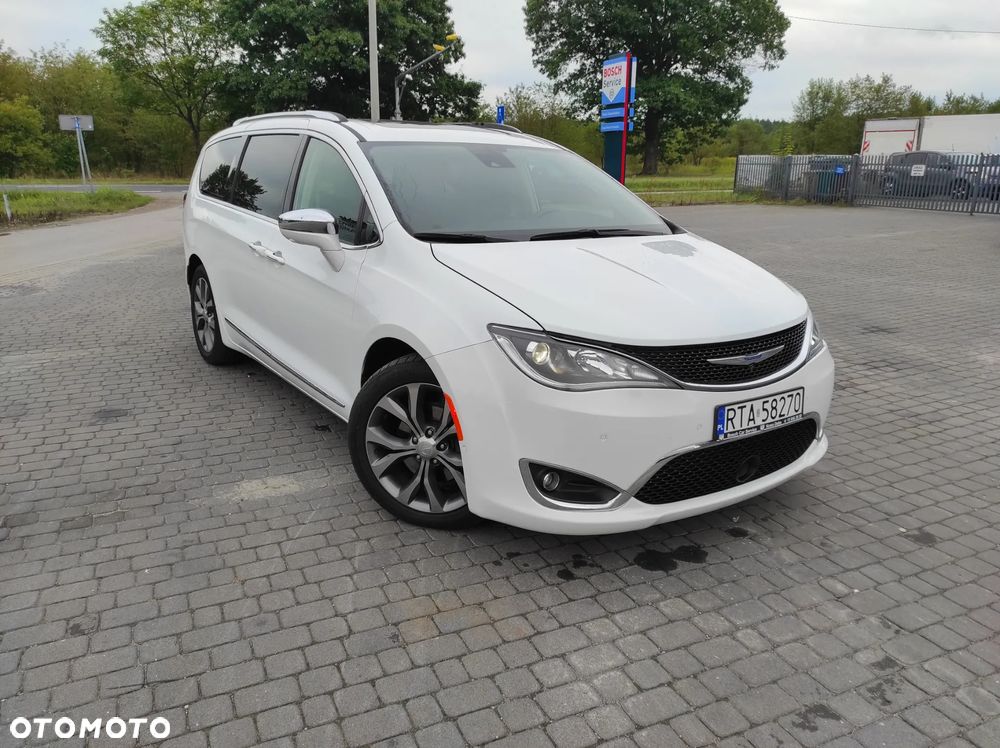 Chrysler Pacifica - 11