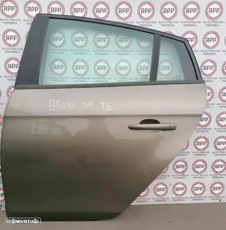 Porta Fiat Bravo de 2009, frente direita, portas traseiras Fiat Bravo de 2009, esquerda e direita. - 3