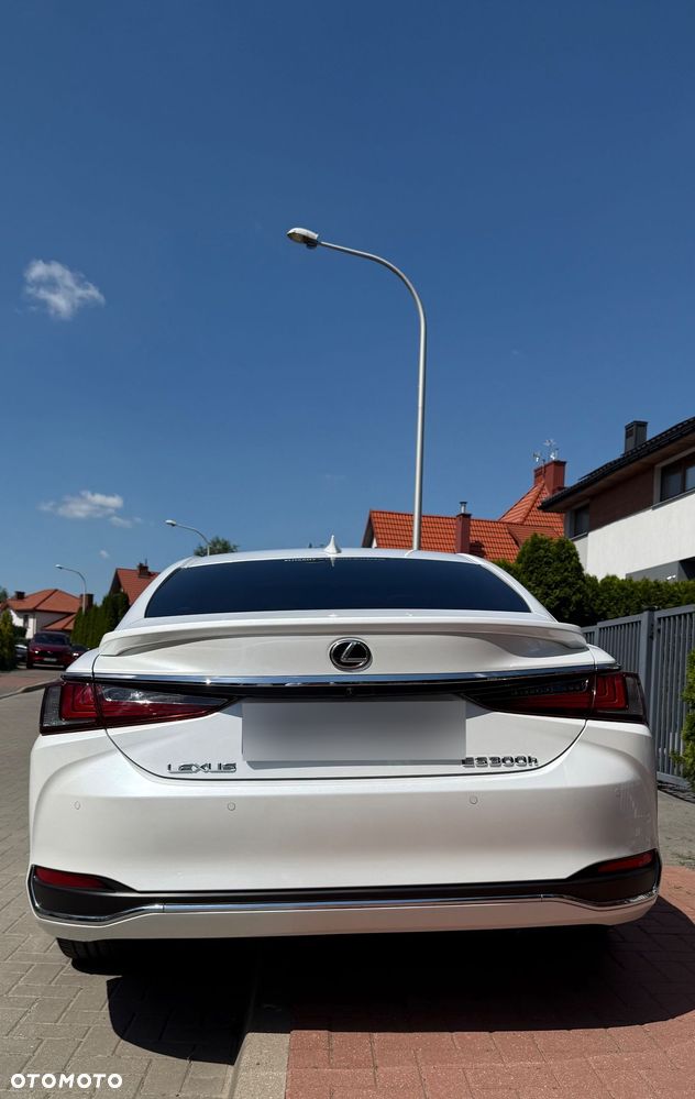 Lexus ES 300h Business Edition - 5