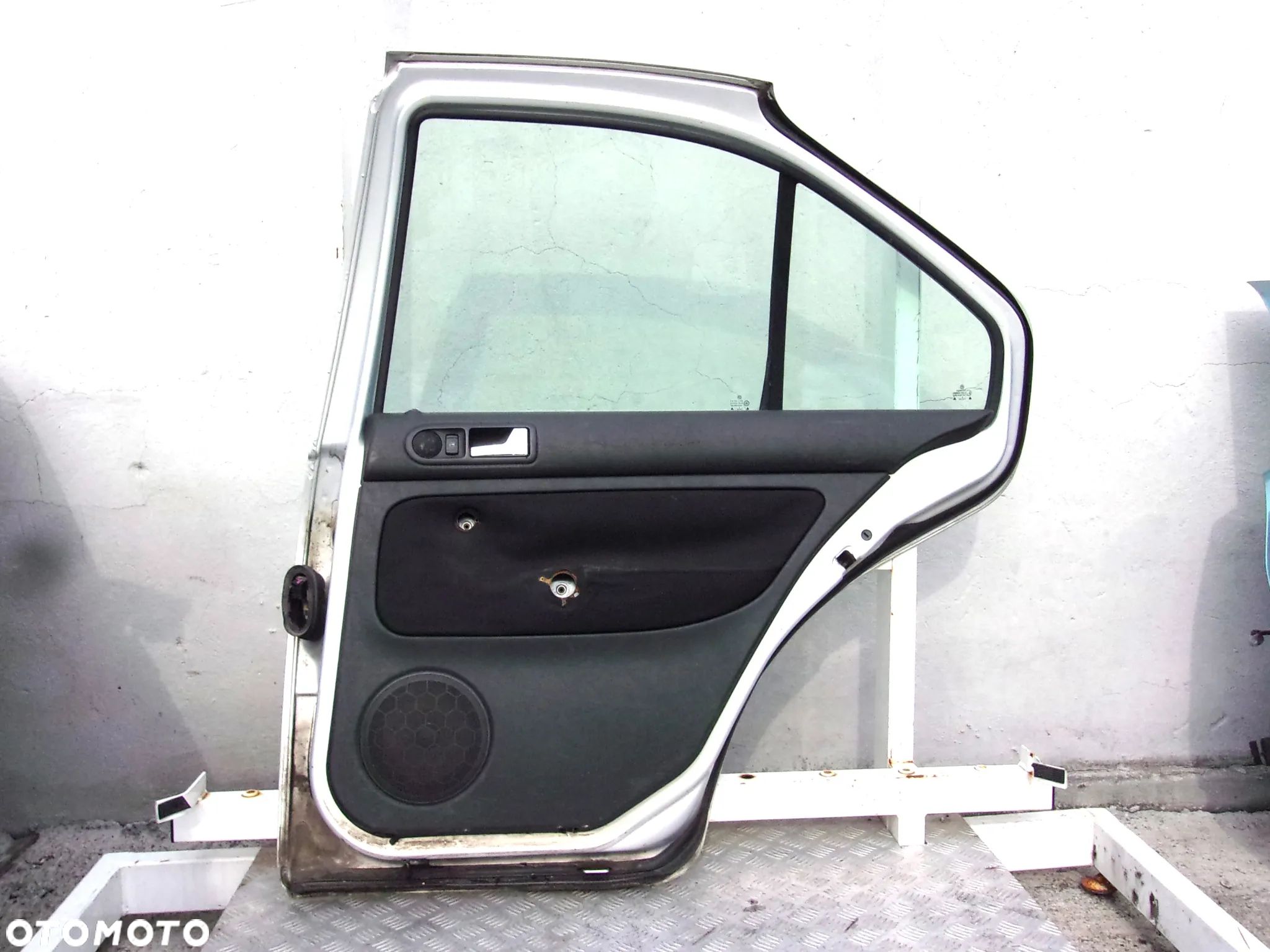 VW Bora drzwi prawy tył LB7Z - 6