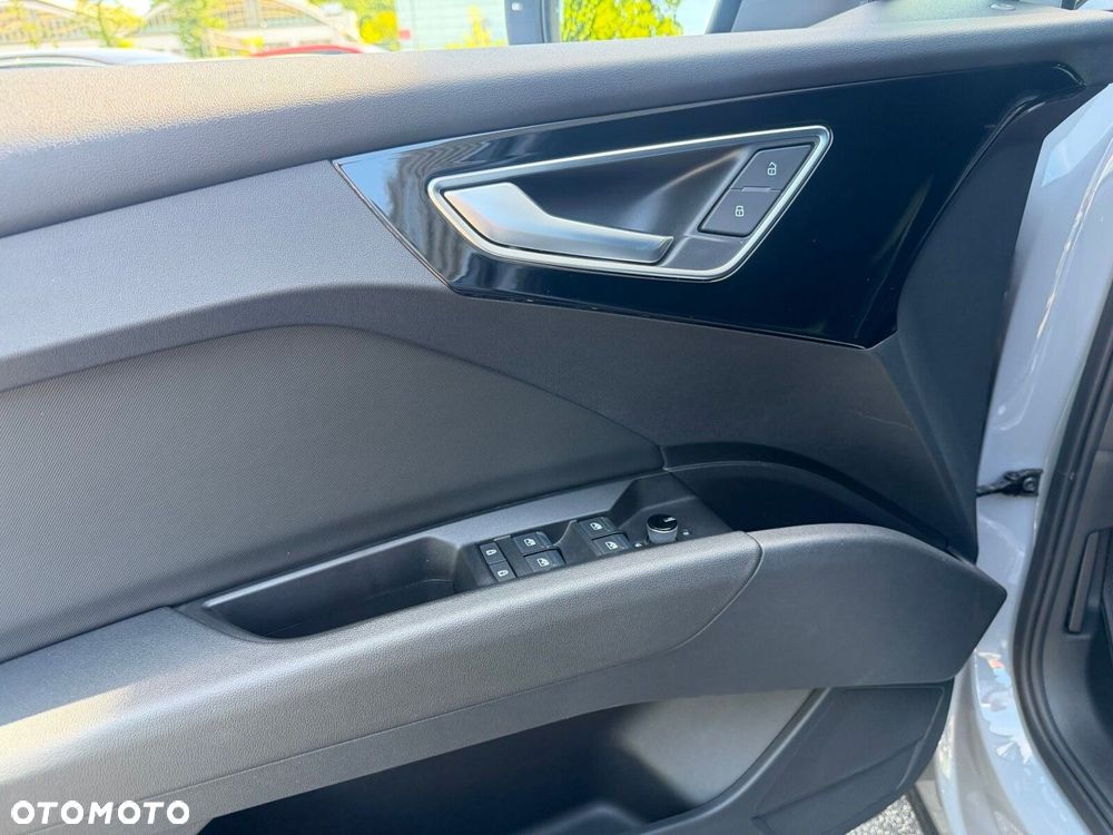 Audi Q4 e-tron 35 52kWh S Line - 28