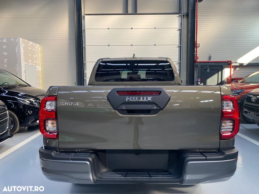 Toyota Hilux 2.8D 204CP 4x4 Double Cab AT MHEV Invincible - 4