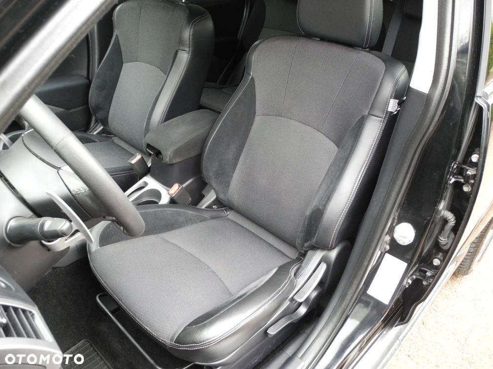 Mitsubishi Outlander - 12