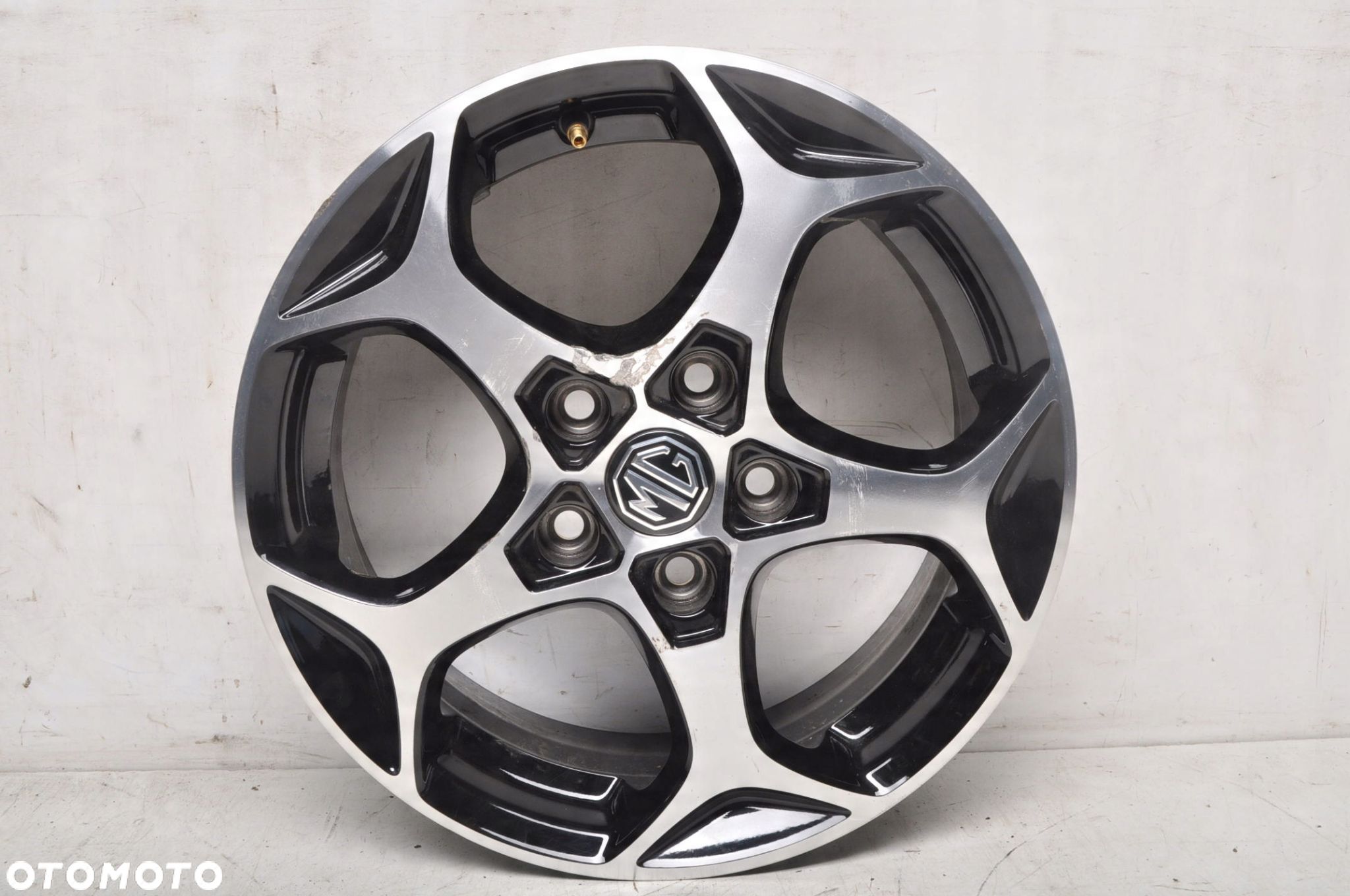 MG ZS FELGA ALUMINIOWA R16" 6J 5X112 ET50 11136372 - 1