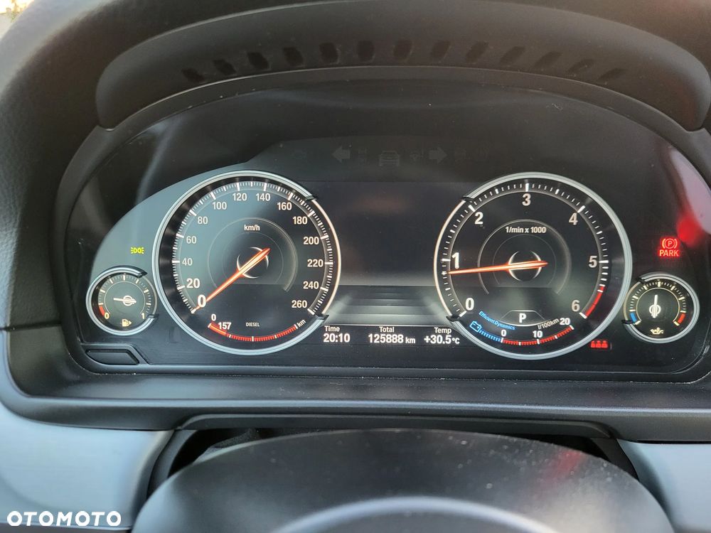 BMW Seria 5 525d xDrive - 14
