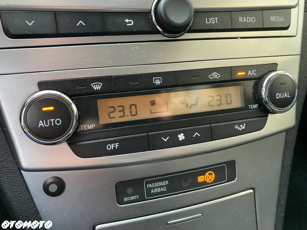 Toyota Avensis 2.0 D-4D Sol - 8