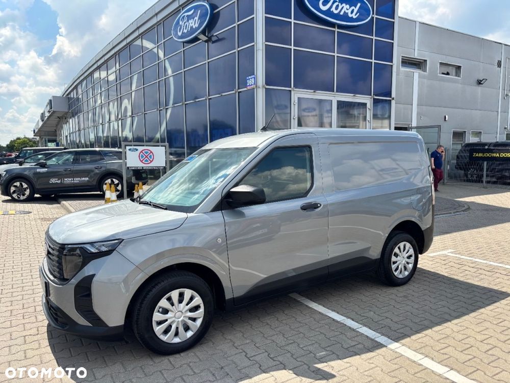 Ford Transit Courier - 11