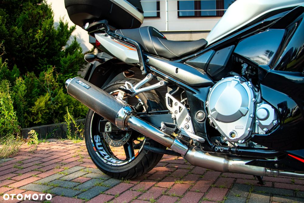 Suzuki GSX - 6