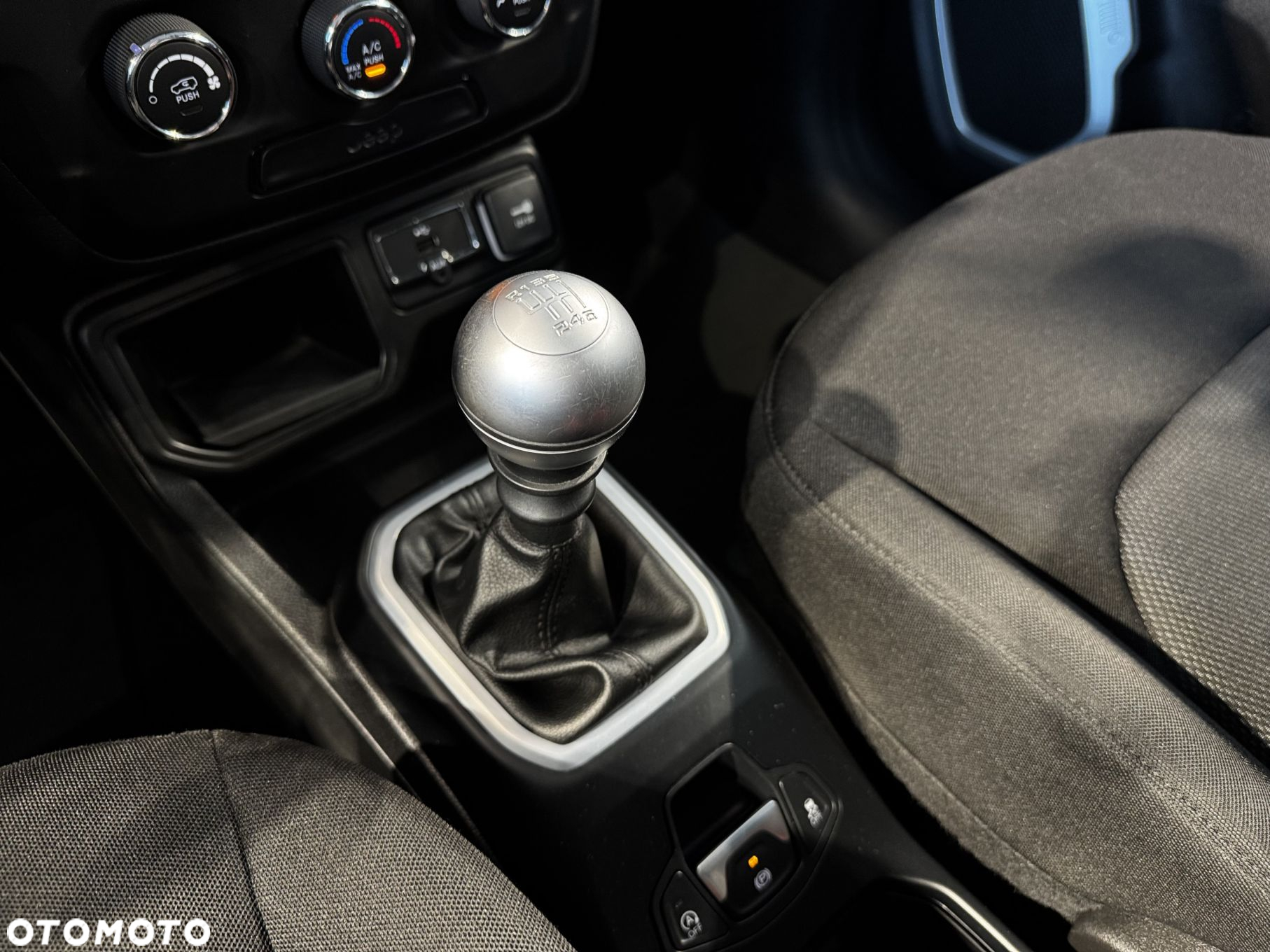 Jeep Renegade - 23