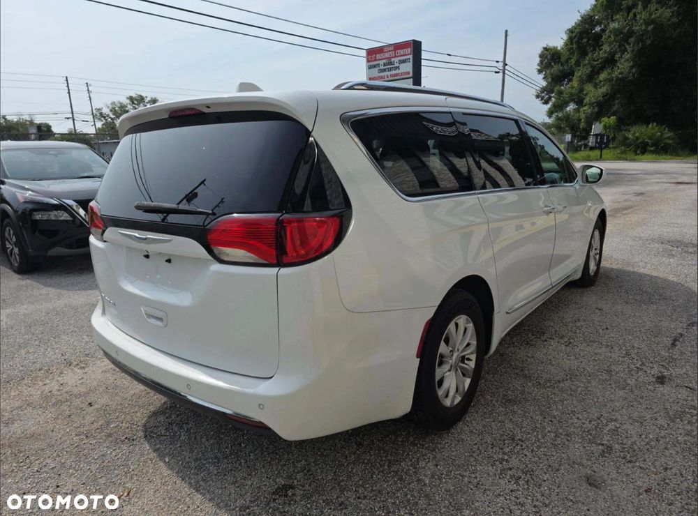 Chrysler Pacifica 2019 photo 3