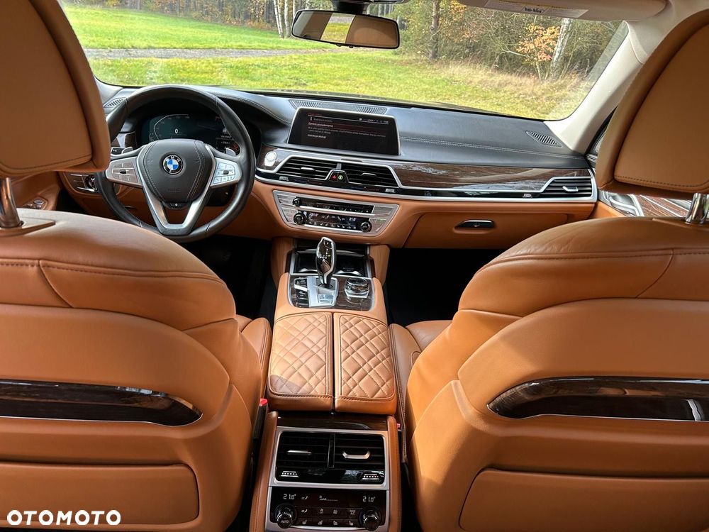 BMW Seria 7 750Li xDrive - 9