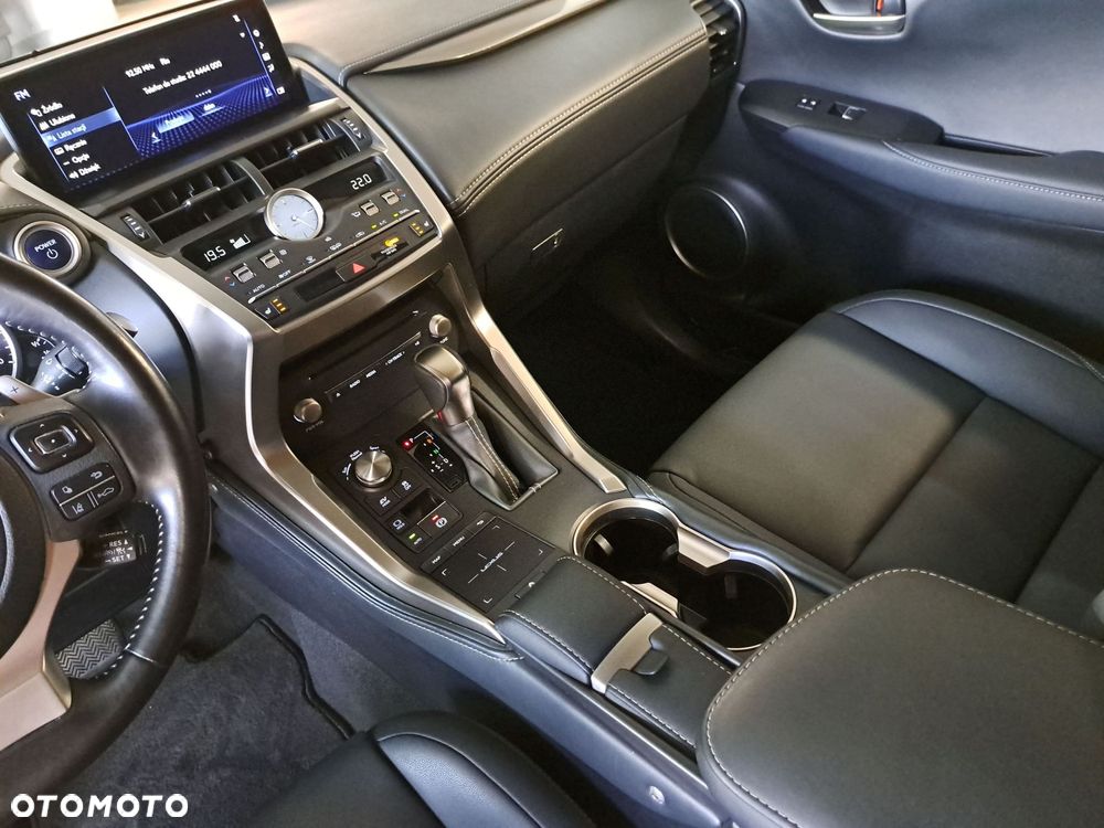 Lexus NX 300h F Impression AWD - 31