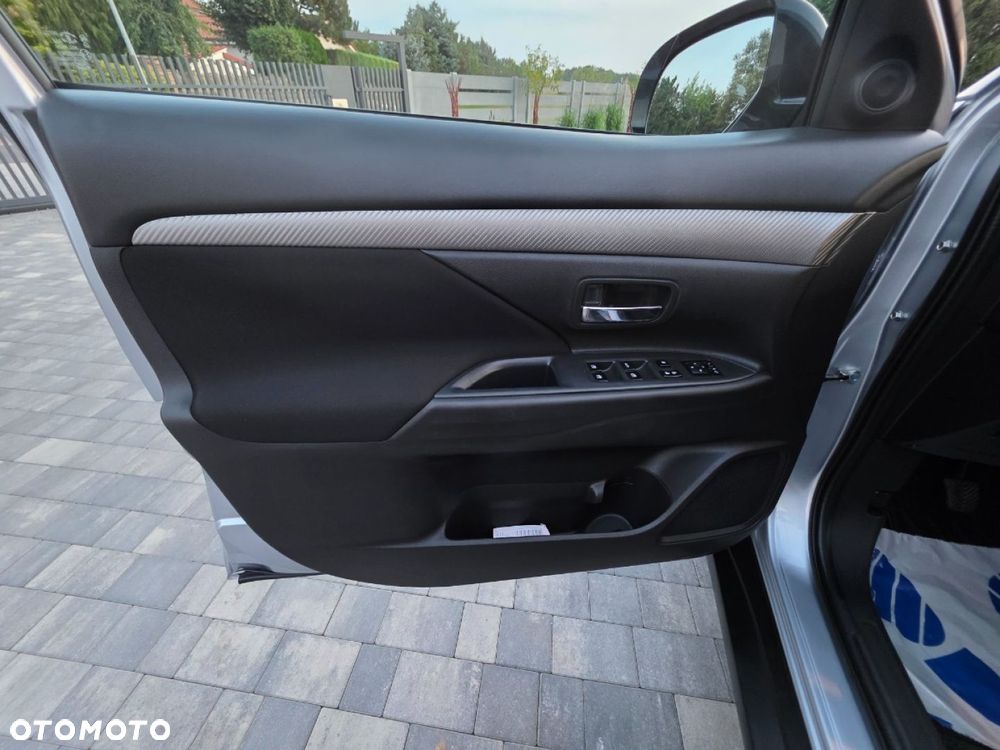 Mitsubishi Outlander - 10