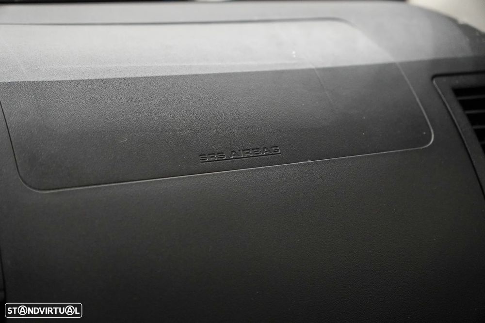 Toyota Hilux 2.5 D-4D 2WD CD AC - 25