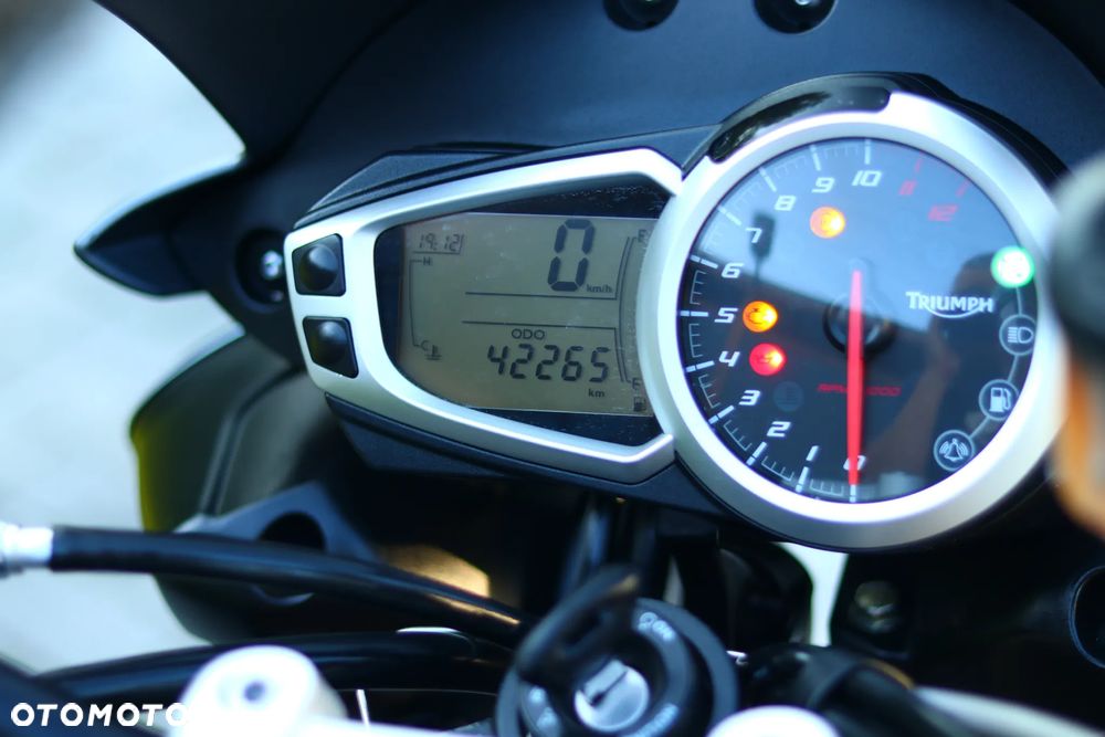 Triumph Speed Triple - 18