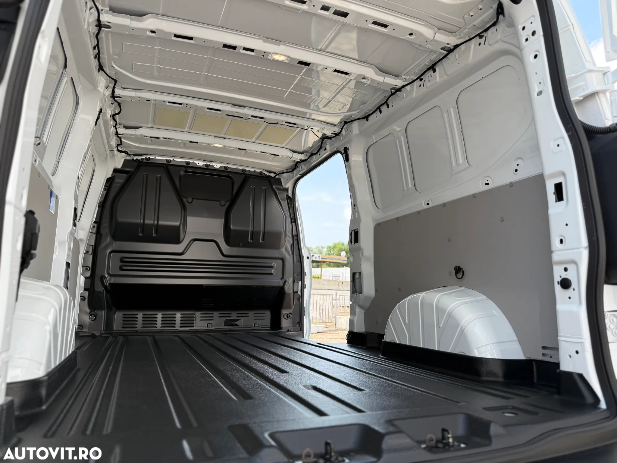 Volkswagen Transporter - 11