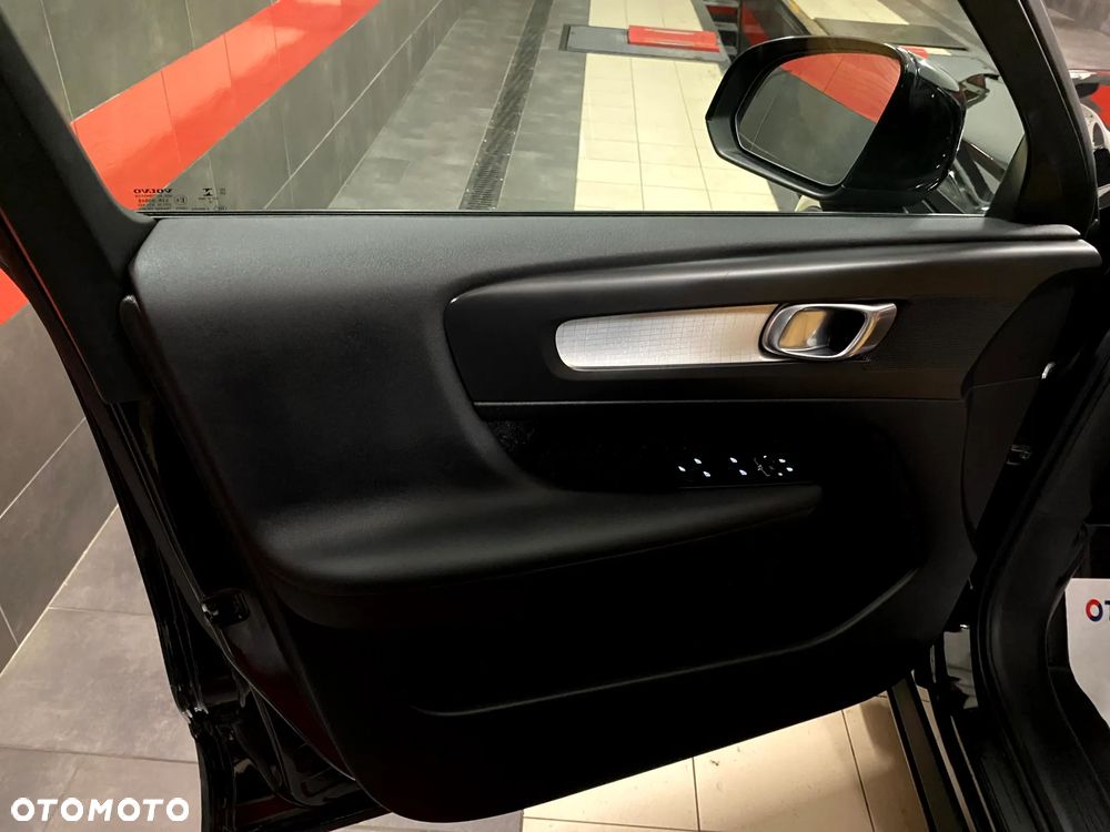 Volvo XC 40 D3 SCR Momentum - 17